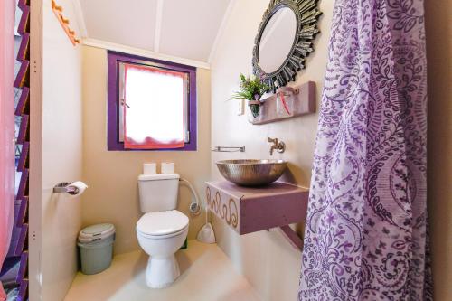 a bathroom with a sink and a toilet at Mammaloe in Oranjestad