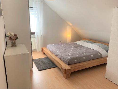 Ein Bett oder Betten in einem Zimmer der Unterkunft Ferienwohnung am Teutoburger Wald 2