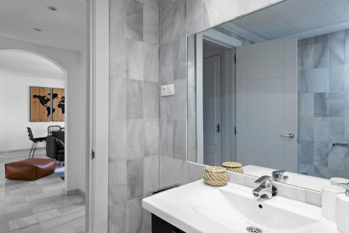 Koupelna v ubytování Two Bedroom Apartment in Puerto Banus with Terrace