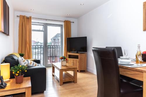 The Old Library - Modern Apartment near the Train Station and Racecourseにあるテレビまたはエンターテインメントセンター