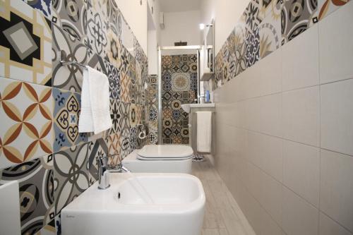 a bathroom with a sink and a toilet at Monolocale in centro a due passi dal mare in San Vito lo Capo