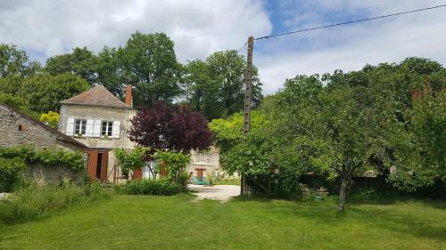 Un jardín fuera de Gite de La Pivarderie