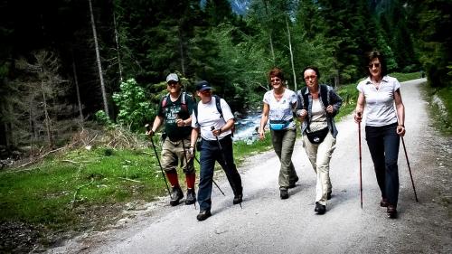 a group of people walking down a dirt road at Ferienwohnung - a Auszeit in Neumarkt in Steiermark