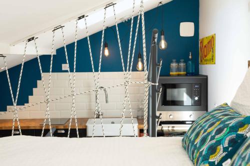 a bedroom with a bed and a tv at Appartement atypique au coeur des Alpes in Barraux