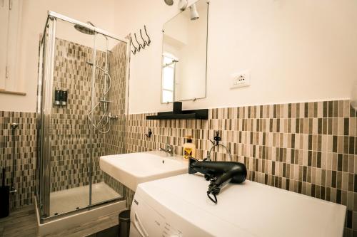 Kupatilo u objektu Hostly - Nicole Apartment Pontedera - 2BR in Full Center