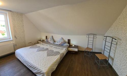 Postel nebo postele na pokoji v ubytování Ferienwohnung Utkiek