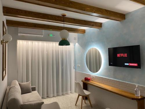 
A television and/or entertainment center at Skizenas Rooms
