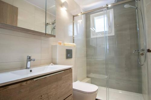 a bathroom with a shower and a toilet and a sink at zakynthos town modern roof apartment in Zakynthos Town