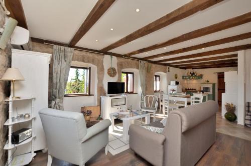 House IVA