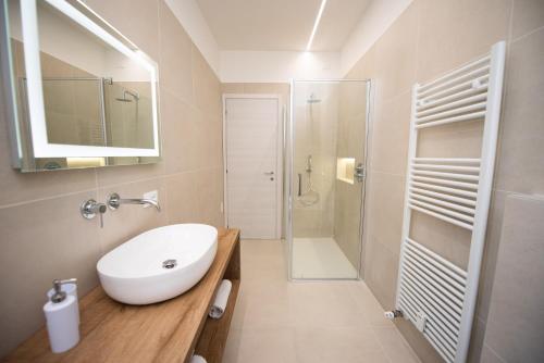 a bathroom with a white sink and a shower at Casa Emmeti in Desenzano del Garda