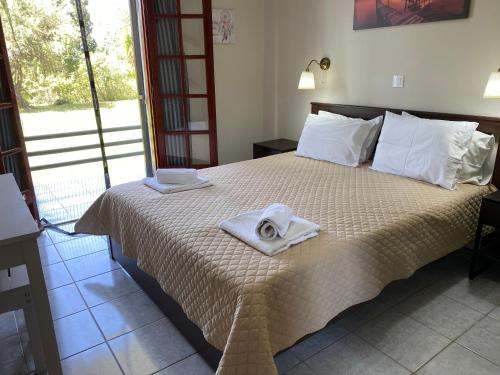 Postel nebo postele na pokoji v ubytování Alexander Apartments