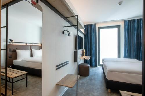 Postel nebo postele na pokoji v ubytování H2 Hotel Budapest