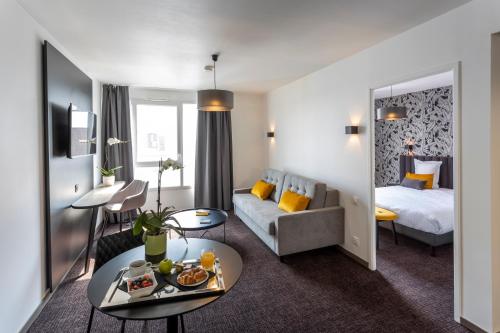 Gallery image of Nemea Appart Hotel Europe Velizy Villacoublay in Vélizy-Villacoublay