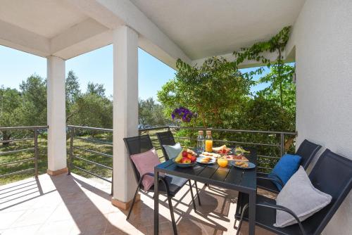 Đồ ăn tại/gần căn hộ