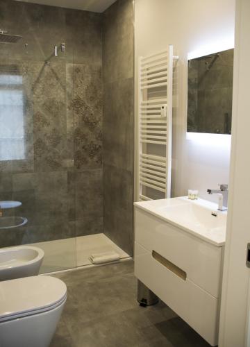 Bagno di Bloom Apartments