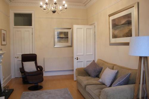 Sunny First Floor Stockbridge Flat