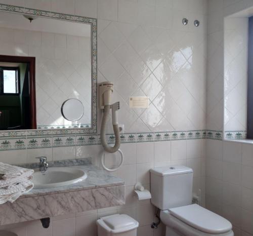 A bathroom at Hotel Rural El Otero