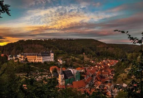 a view of a city at sunset at Ferienapartmenthaus am Rittertor in Stolberg i. Harz