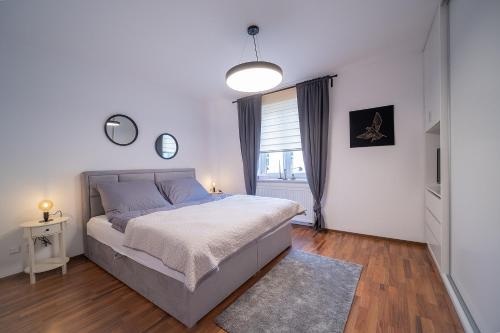Postel nebo postele na pokoji v ubytování Apartmán U řeky
