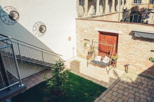 a stairway leading to a brick building with a wooden door at Bürgerhaus Martinecz in Bad Radkersburg