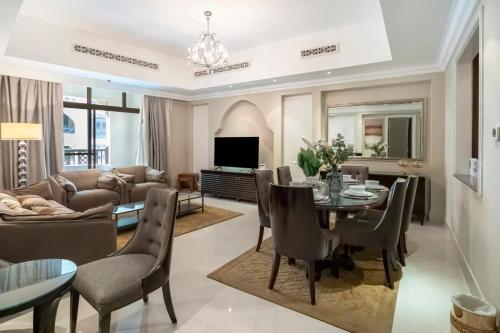 FAM Living - Golden Mile - Palm Jumeirah, Alantos, United Arab Emirates