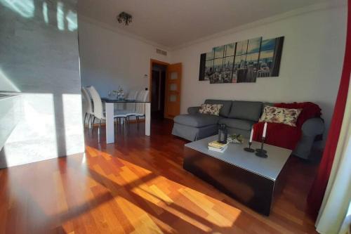 Piso céntrico con piscina,parking y jacuzzi