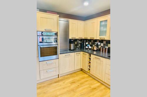 A kitchen or kitchenette at In the heart of Inverness