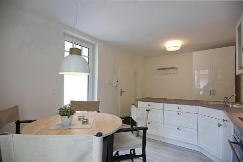 a kitchen with a table and a dining room at Strandvilla Scholle - Hering Wohnung 03 in Boltenhagen