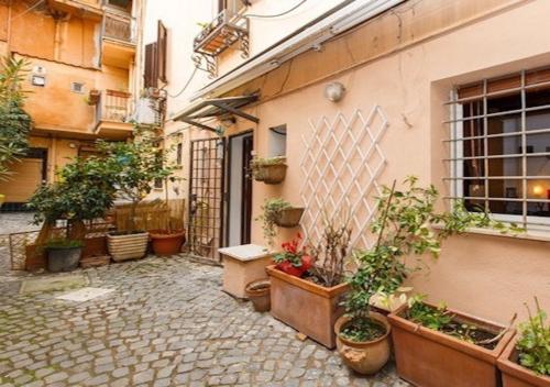 Independent with garden heart of trastevere John Cabot