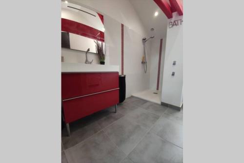a bathroom with a red sink and a shower at Loft 5* Centre, terras. park babyfoot clim vélos in Montélimar