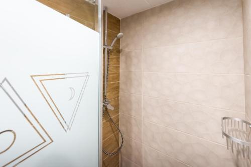 A bathroom at The Light appartment Tarragona