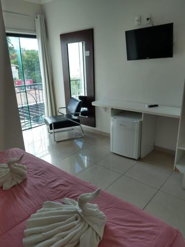 TV a/nebo společenská místnost v ubytování Alzira Plaza Hotel