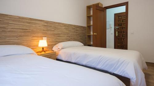 Postel nebo postele na pokoji v ubytování San José con parking incluido - Apartamentos Aloha Toledo