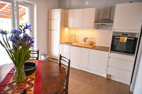 Η κουζίνα ή μικρή κουζίνα στο Albert Apartments