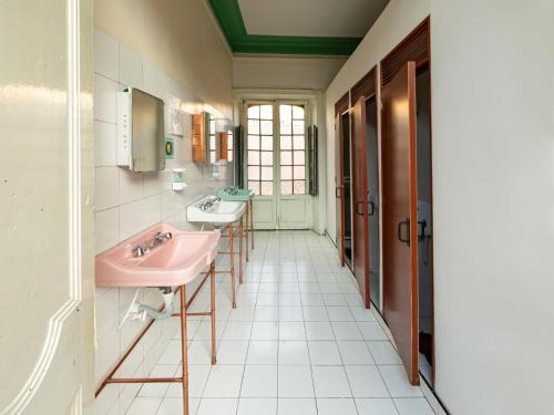 a bathroom with two sinks and a pink sink at Hostal R10 in Bogotá