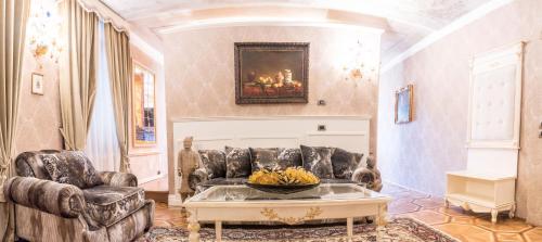 a living room with a couch and a table at EGO' Boutique Hotel - The Silk Road in Venice