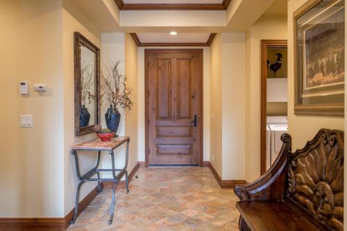 Χώρος καθιστικού στο Colonnade Residence - 14