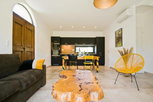 a living room with a couch and a table at Casa di Neshama Gabriella in Saint-Florent
