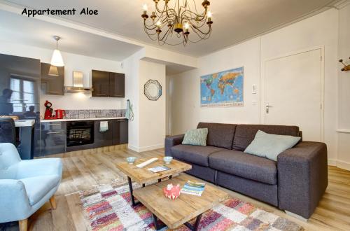 a living room with a couch and a table at Appartements de caractère centre in Vannes