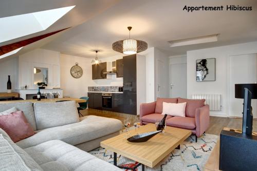 a living room with two couches and a table at Appartements de caractère centre in Vannes