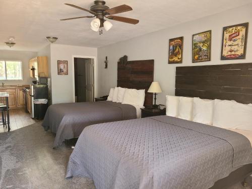 Lumbermen's Village – Photos 2