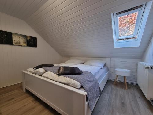 a bedroom with a bed in a attic at Wohlfühlurlaub auf dem Reit- und Ferienhof Goldberg in Leezdorf