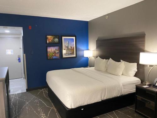 Comfort Inn Boston Milford tesisinde bir odada yatak veya yataklar