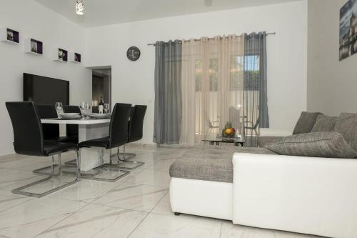 Luxury Apartments Golden Dreams