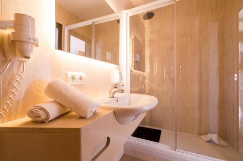 Koupelna v ubytování Apartamentos Malacosta - MC Apartamentos Ibiza
