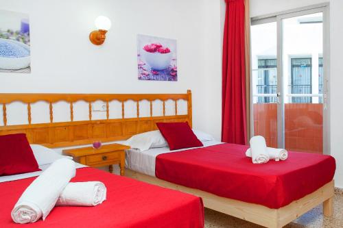 A bed or beds in a room at Apartamentos Puet