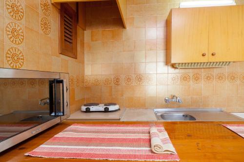 A kitchen or kitchenette at Apartamentos Puet