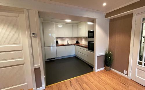 Kuchyň nebo kuchyňský kout v ubytování Otnes Fjordside - Large 80m2 860sqft