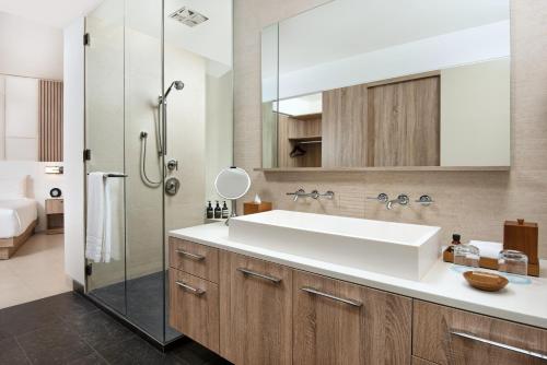 A bathroom at Wymara Resort & Villas