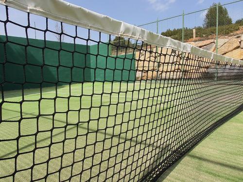 a tennis net on a tennis court at HOTEL MASIA EL MOLINETE in Mora de Rubielos